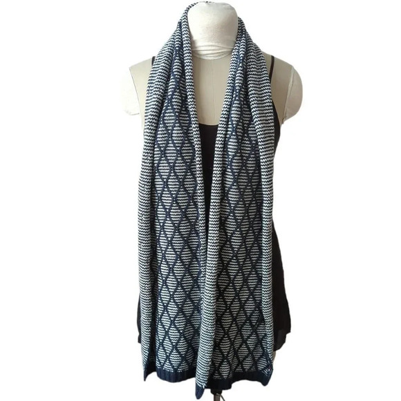 Tommy Hilfiger Reversible Knit Scarf - Picture 4 of 8